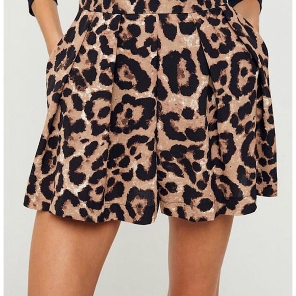 Hayden Los Angeles leopard pleated shorts. Sz M - Picture 3 of 5